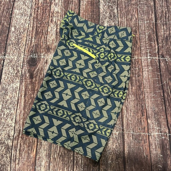 Under Armour Mens Swim Trunks Heatgear Loose Unlined Yellow Blue Pattern Size 32 - Picture 3 of 9